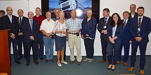 Zástupci společnosti TATRA TRUCKS ocenili Hanse Ledwinku in memoriam